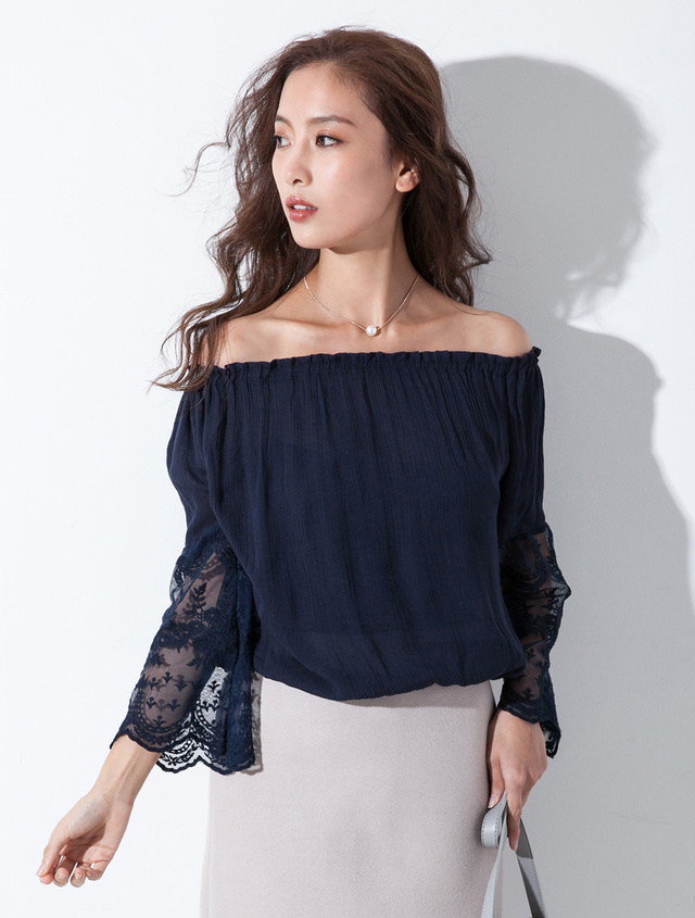 2wayオフショルシアー刺繍トップス