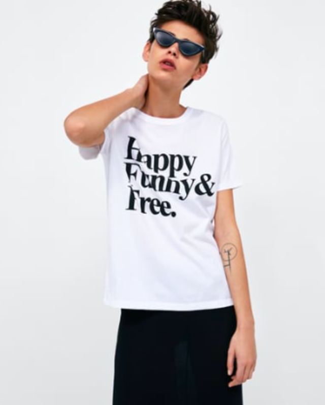 コントラストテキスト入りTシャツ