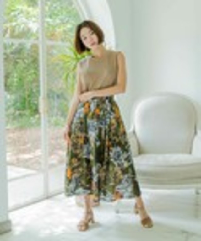 ボタニカル柄スカート