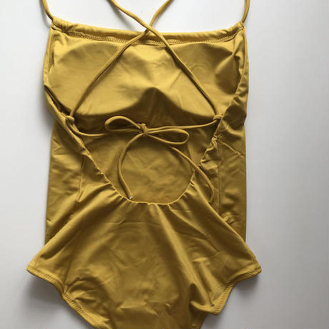 バックデザインワンピース