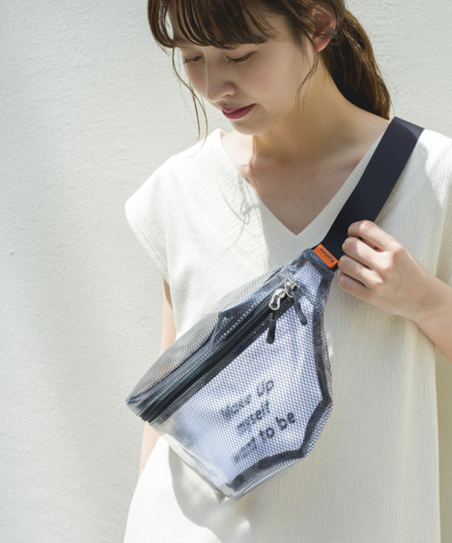 クリアロゴボディバッグ