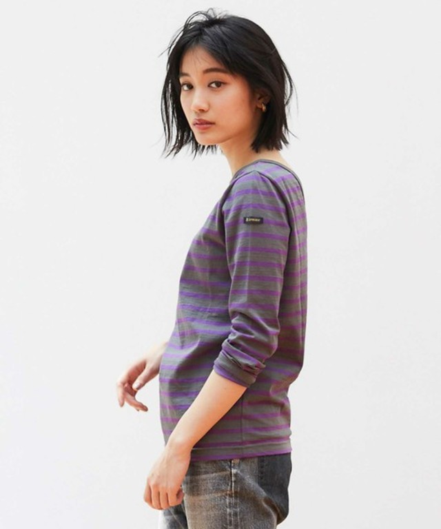 バックVボーダーカットソー