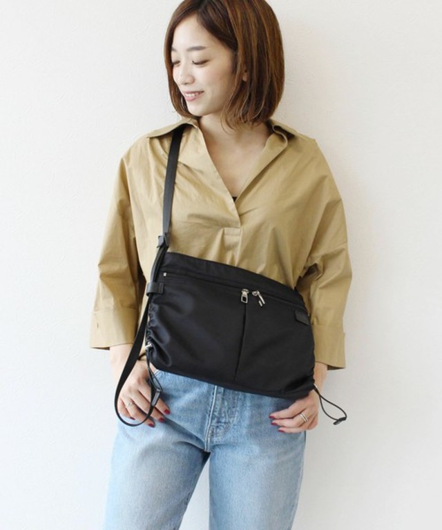 ナイロンサコッシュ