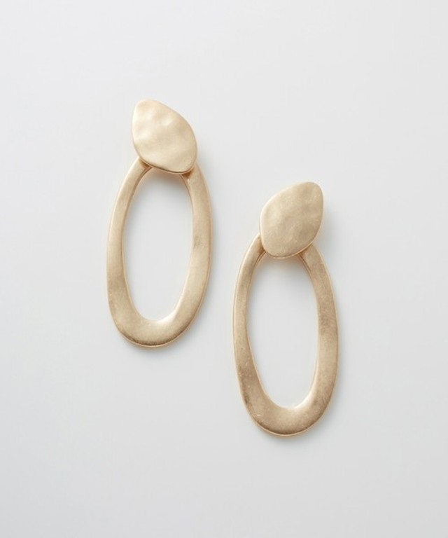 なにか足りない気分にちょうどいい　大人っぽマット感のイヤーアクセ