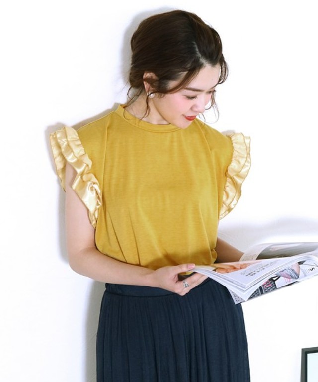 ショルダーフリルカットソー