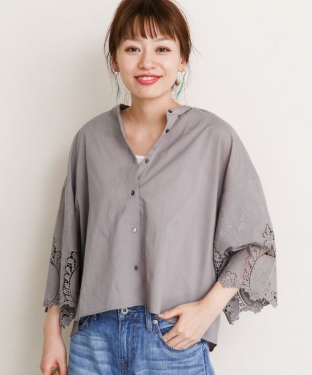 袖カットワークレースブラウス