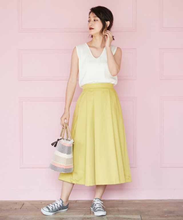 フロントタックフレアスカート