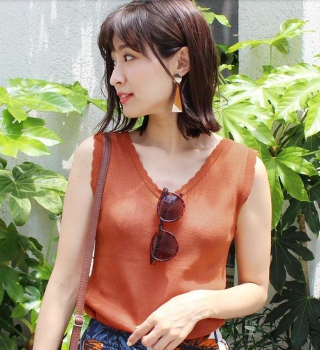 フリルVネックニット タンクトップ ノースリーブ トップス フリル