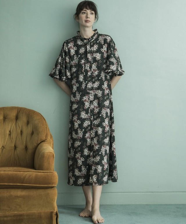 バタフライスリーブフラワーワンピース