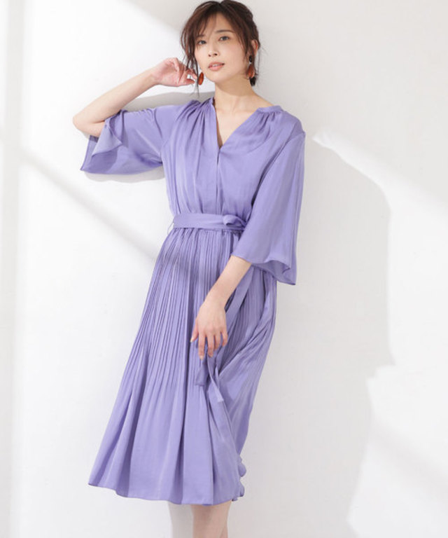 フレアスリーブサテンプリーツワンピース