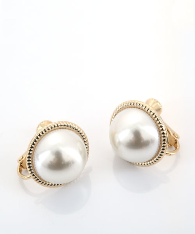 縁取りパールイヤリング