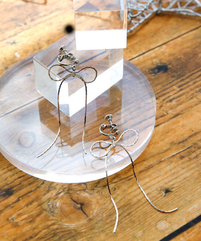 ロングリボンのイヤリング