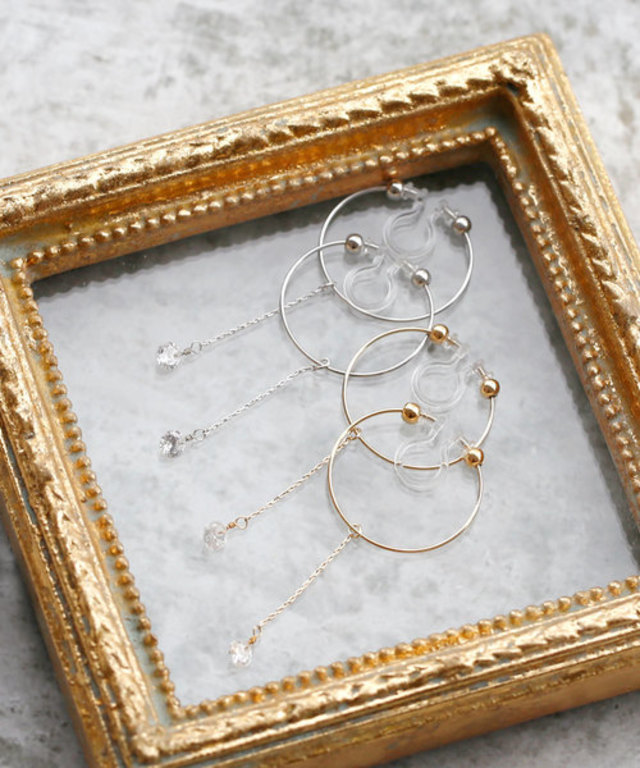 ノンホール・フープとロングチェーンのイヤリング