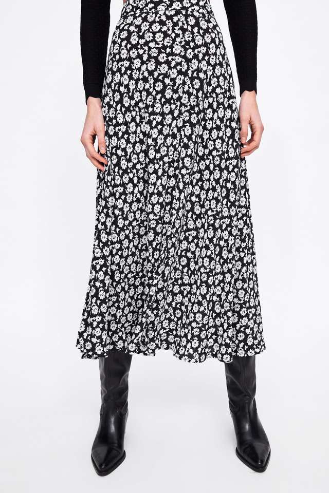 フラワープリントフリルスカート