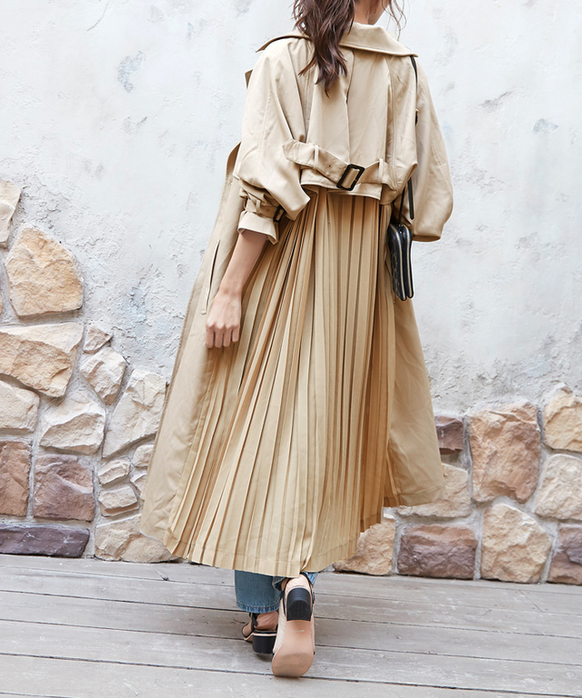 バックプリーツトレンチコート