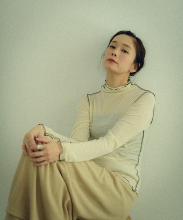 デザインメロータイトシアーニット