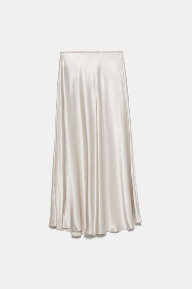 サテン地スカート