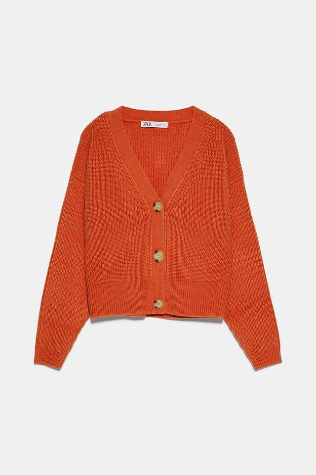 ボタン付きカーディガン