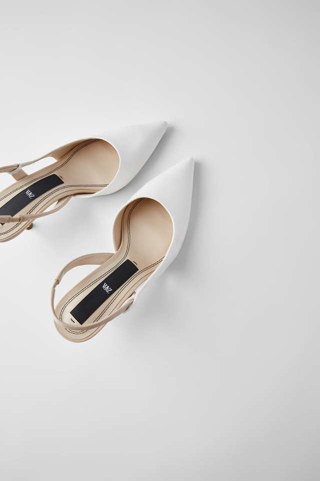 ヒールディテール付きスリングバックシューズ