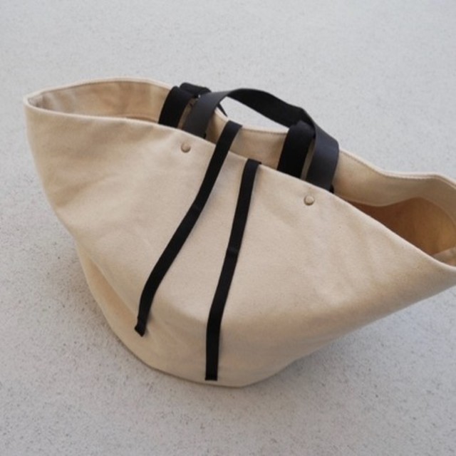 canvas tote bag. cream.