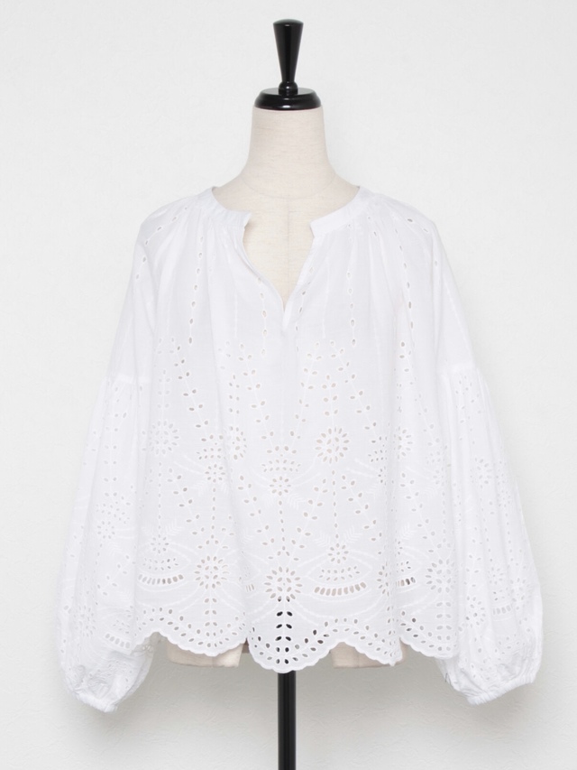 スカラップ刺繍ブラウス