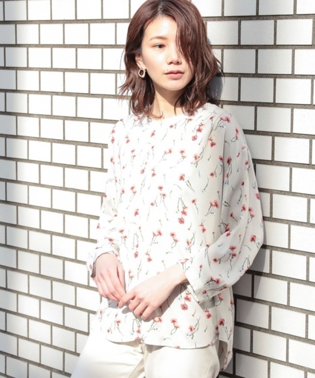 ハナガラVネックタックブラウス