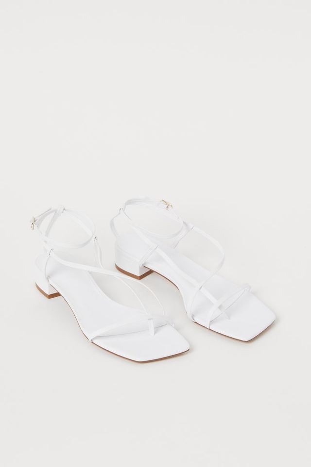 ストラップサンダル