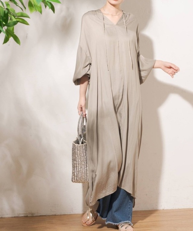 袖ボリュームギャザーＶネックロングワンピース