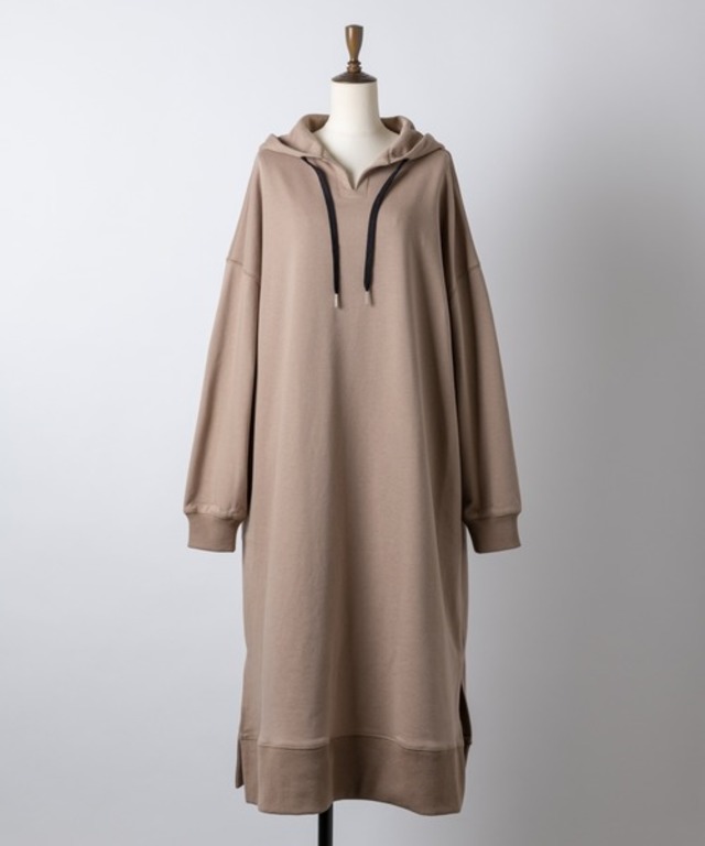 フードロングワンピース