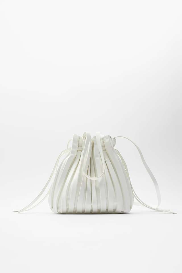 プリーツ加工入りミニバケットバッグ