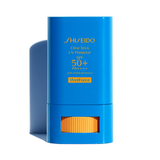 メイクの上からもOK！ 塗り直しに便利なスティックタイプ