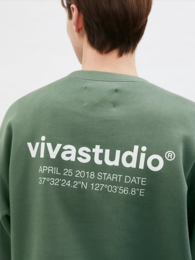 クルーネックトレーナー