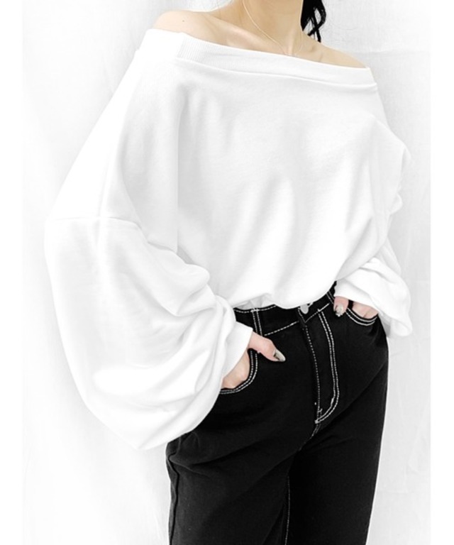 オフショルダースウェット