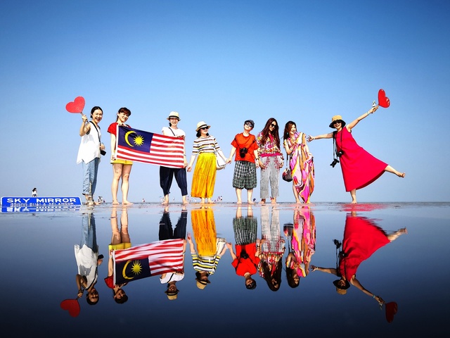 (c)Sky Mirror Tours & Travel Sdn Bhd