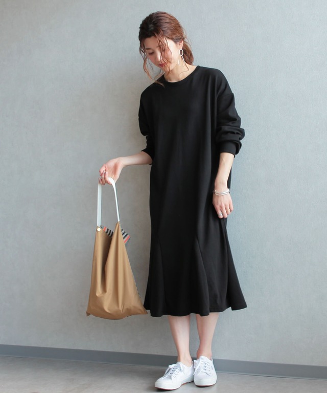 歩くたびふんわり広がる◇ビッグシルエットスウェットフレアワンピース