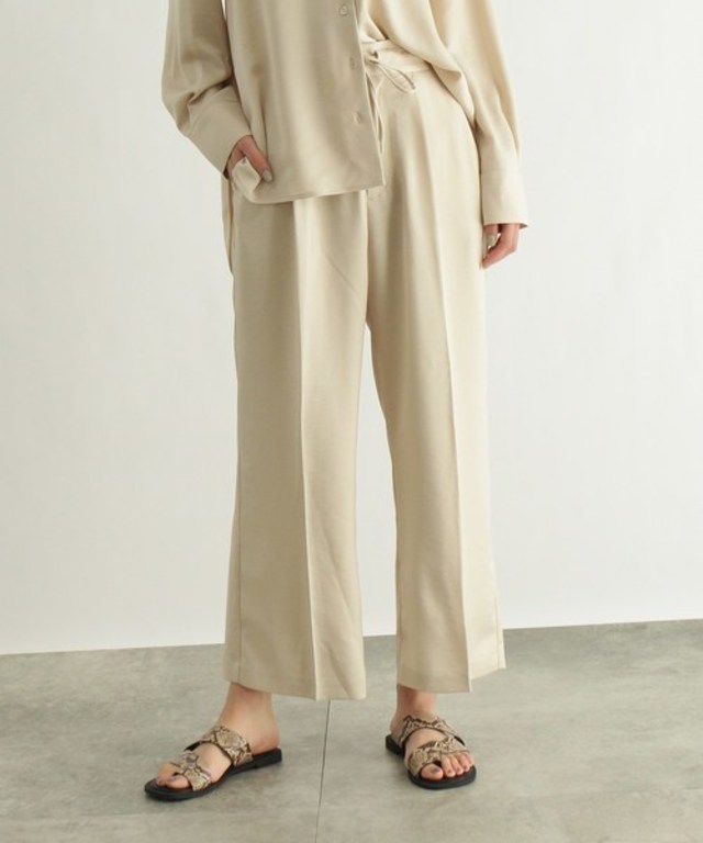 サテンストレートパンツ