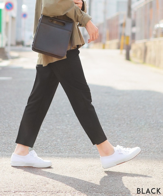 センタープレステーパードパンツ