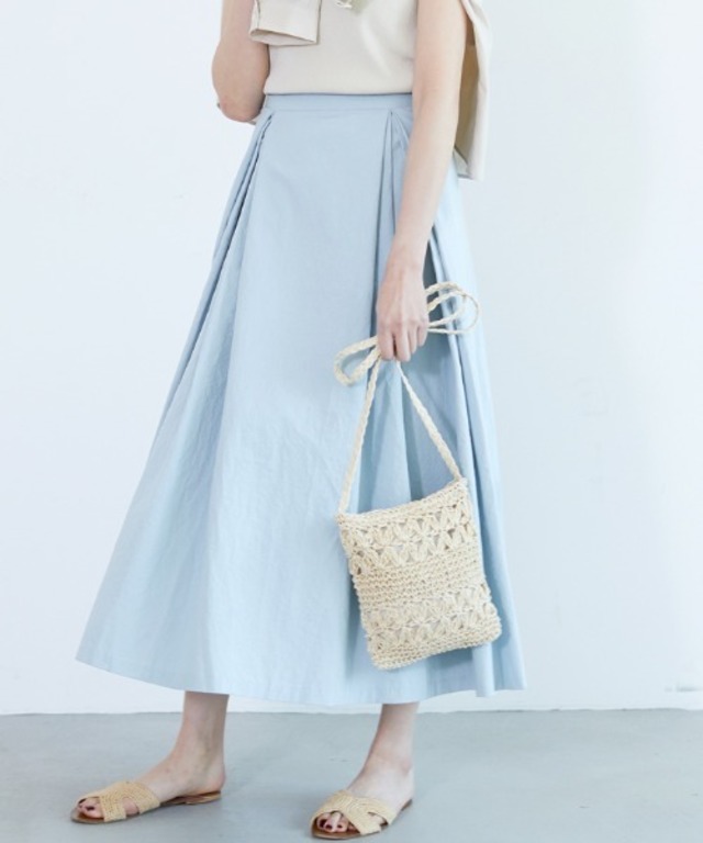 フロントタック入りボリュームスカート