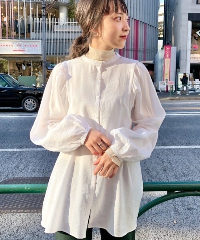 アームギャザーハイネックブラウス