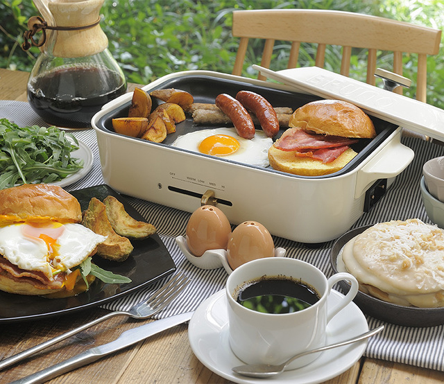 【公式】スヌーピー BRUNO ブルーノ コンパクトホットプレート プレート3種 (たこ焼き 平面 スヌーピー) PEANUTS BOE021 電気式 ヒーター式 1200W 最大250℃ 小型 小さい A4サイズ おしゃれ かわいい 温度調節 1人 2人 3人用 洗いやすい 結婚祝い