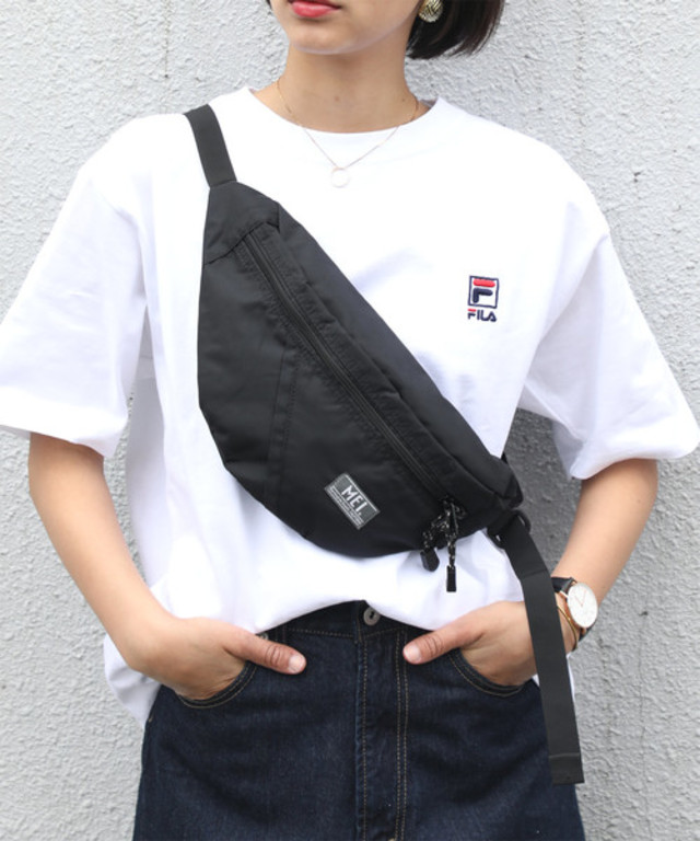 ボトムラインナイロンボディバッグ