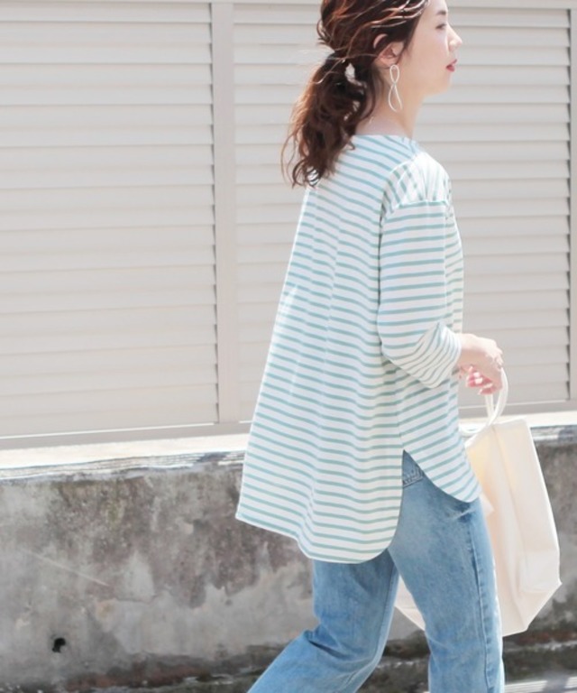 ボートネック裾ラウンド七分袖ボーダーカットソー