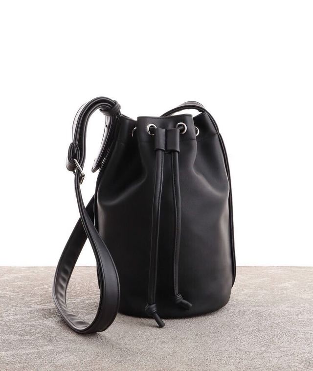 ヴィーガンレザー巾着ショルダーバッグ