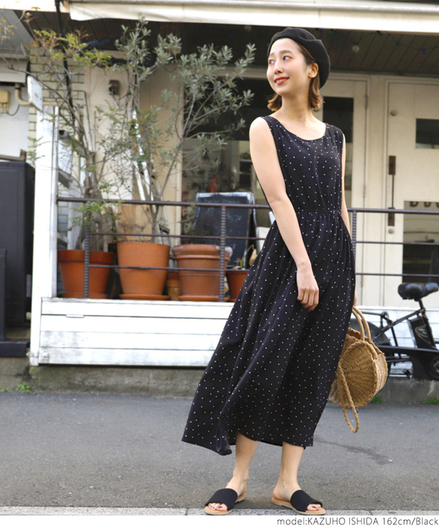 ドット柄ノースリーブワンピース