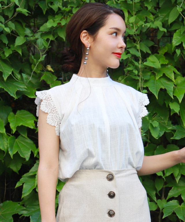 ハイネックノースリーブレースブラウス