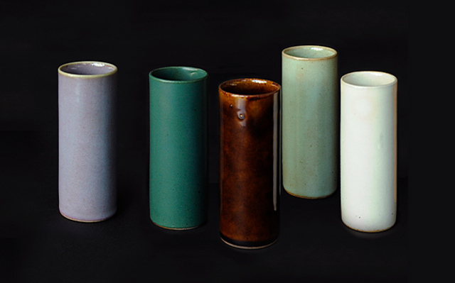 陶器の細長湯呑み（青磁）