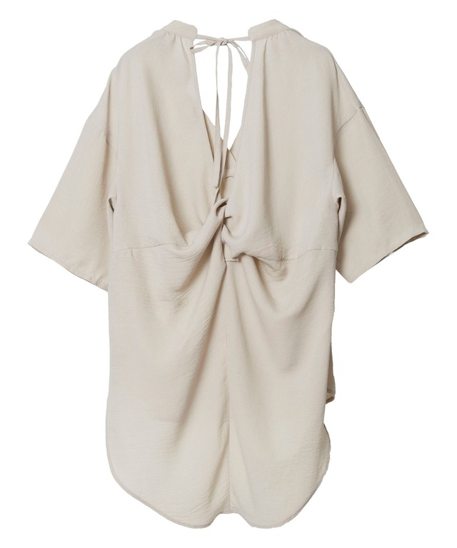 バックツイストブラウス