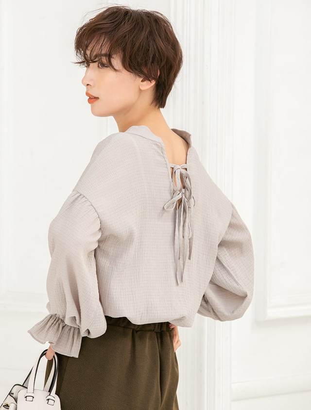 バックシャンレースアップVネックブラウス