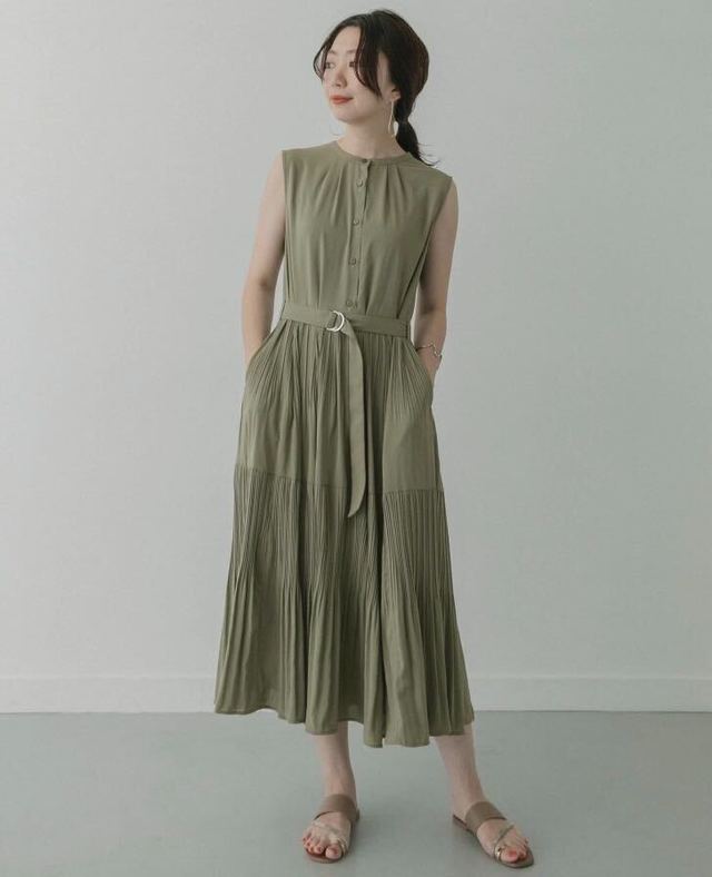 Wプリーツノースリワンピース