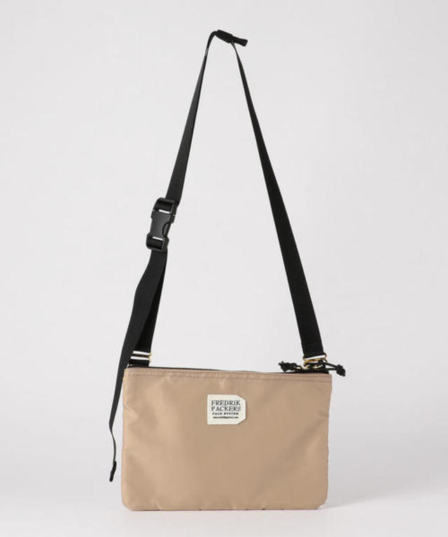 CB HRTL サコッシュ